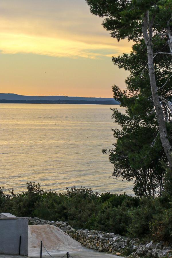 Apartment Anamaria With Seaview Petrcane Exterior foto