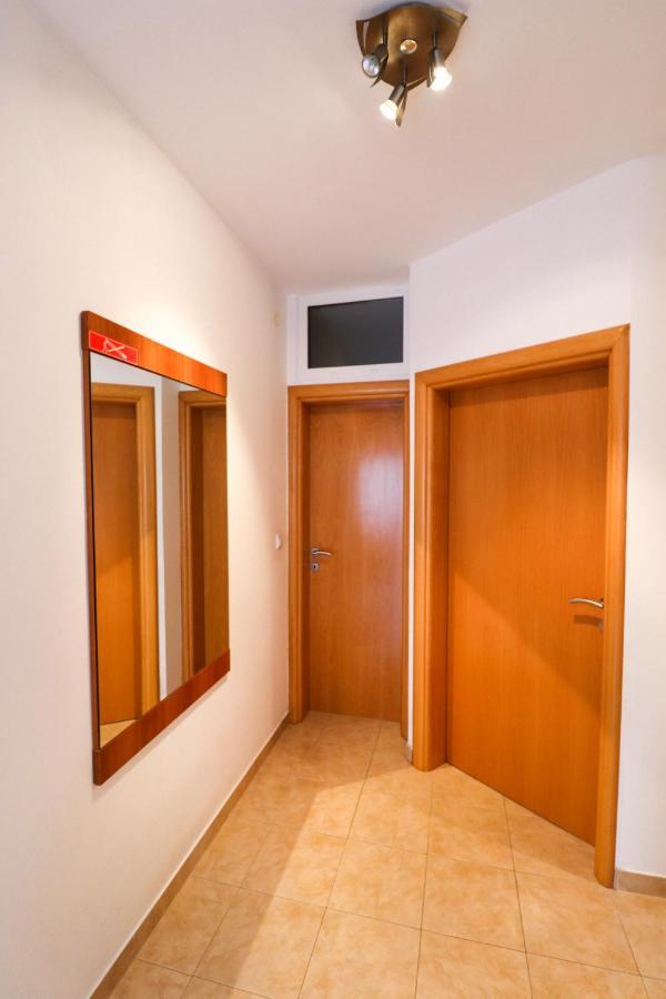 Apartment Anamaria With Seaview Petrcane Exterior foto