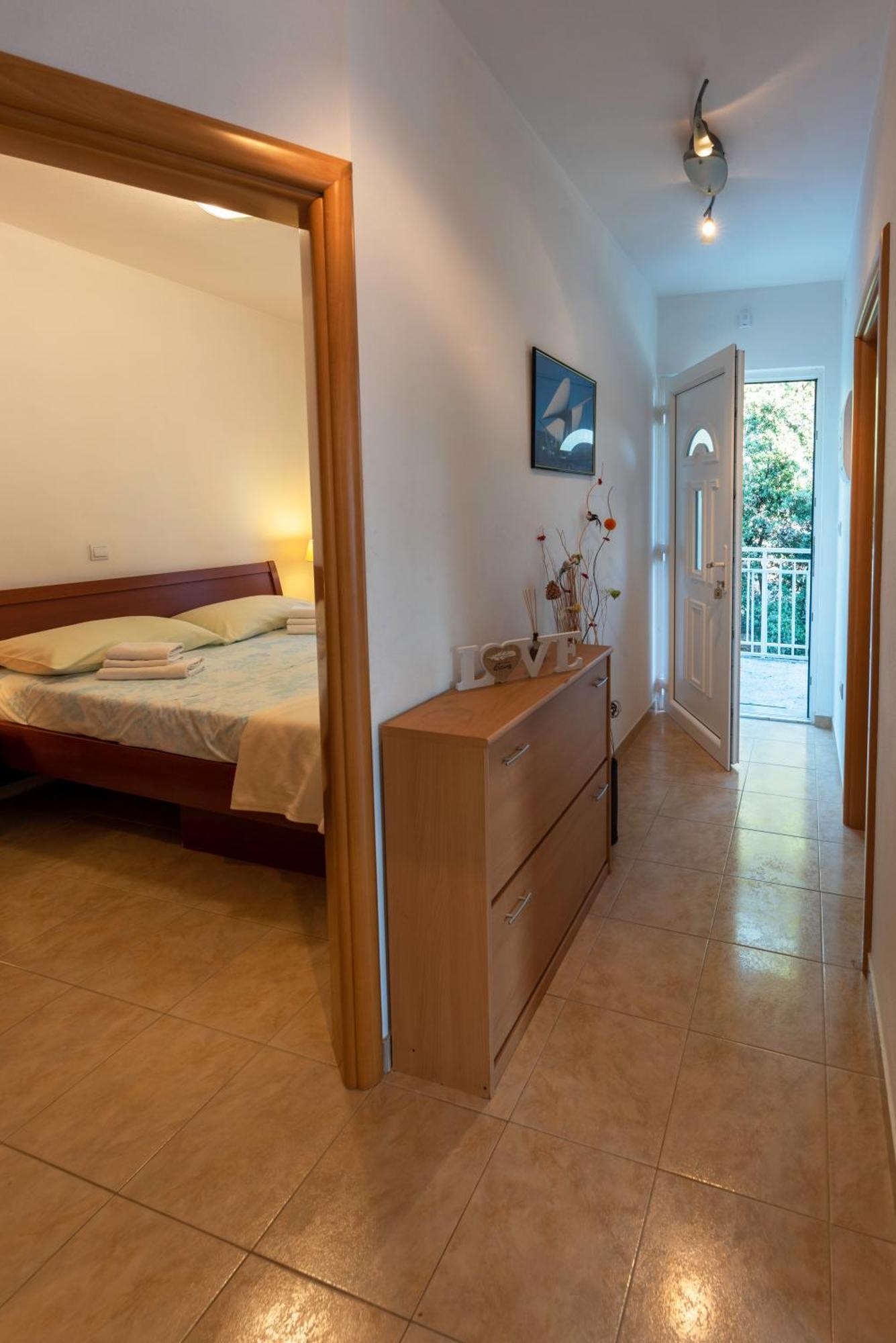 Apartment Anamaria With Seaview Petrcane Exterior foto