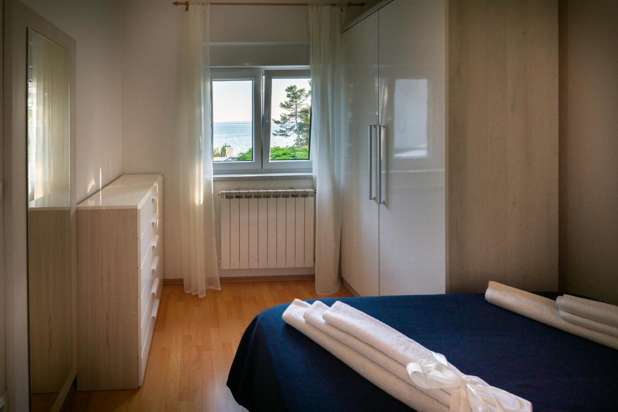 Apartment Anamaria With Seaview Petrcane Exterior foto